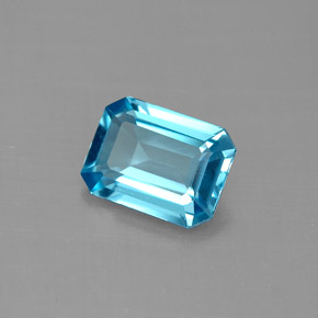 1.55カラットの天然スイスブルートパーズ（8.1×6.1 mm・エメラルドカット）