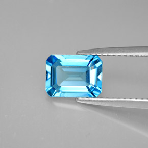 1.80カラットの天然スイスブルートパーズ（8×6 mm・エメラルドカット）