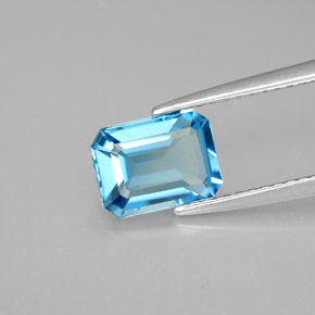 1.92カラットの天然スイスブルートパーズ（8.1×6.1 mm・エメラルドカット）