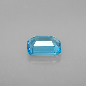1.92カラットの天然スイスブルートパーズ（8.1×6.1 mm・エメラルドカット）