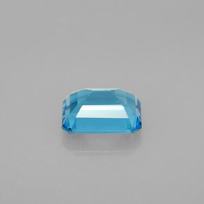 1.89カラットの天然スイスブルートパーズ（8.1×6 mm・エメラルドカット）