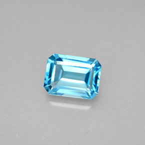 1.99カラットの天然スイスブルートパーズ（8.2×6.1 mm・エメラルドカット）