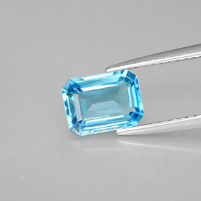 1.80カラットの天然スイスブルートパーズ（8×6 mm・エメラルドカット）