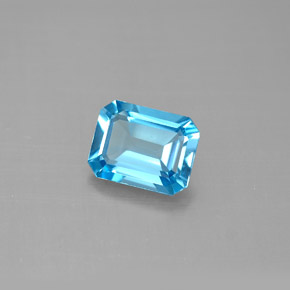 1.74カラットの天然スイスブルートパーズ（8×6.1 mm・エメラルドカット）