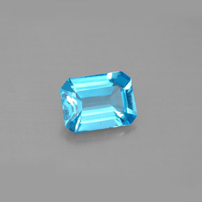 1.62カラットの天然スイスブルートパーズ（8.1×6 mm・エメラルドカット）