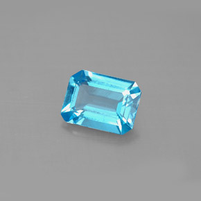 1.62カラットの天然スイスブルートパーズ（8.1×6 mm・エメラルドカット）