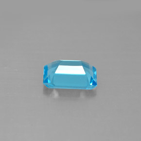 1.62カラットの天然スイスブルートパーズ（8.1×6 mm・エメラルドカット）