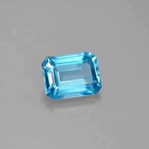1.86カラットの天然スイスブルートパーズ（7.9×6 mm・エメラルドカット）
