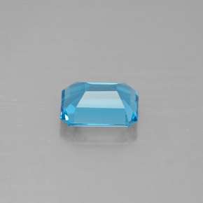 1.86カラットの天然スイスブルートパーズ（7.9×6 mm・エメラルドカット）