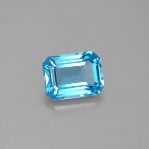 1.87カラットの天然スイスブルートパーズ（8×6 mm・エメラルドカット）