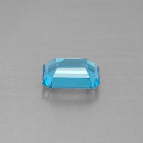 1.87カラットの天然スイスブルートパーズ（8×6 mm・エメラルドカット）