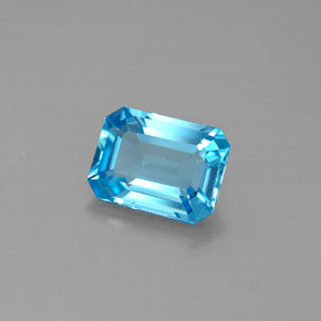 1.85カラットの天然スイスブルートパーズ（8.2×6.2 mm・エメラルドカット）