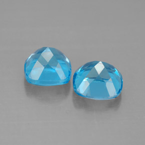 カラットの天然スイスブルートパーズ（7.2×7.1 mm・クッションカット）