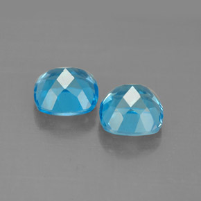 カラットの天然スイスブルートパーズ（7.2×7.1 mm・クッションカット）