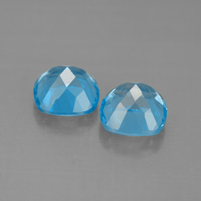 カラットの天然スイスブルートパーズ（7×7 mm・クッションカット）