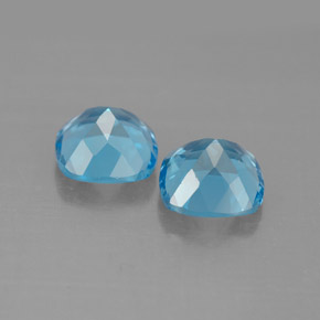 カラットの天然スイスブルートパーズ（7.1×7.1 mm・クッションカット）