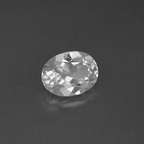 1.55カラットの天然ホワイトトパーズ（8×6.1 mm・オーバルカット）