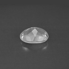 1.55カラットの天然ホワイトトパーズ（8×6.1 mm・オーバルカット）