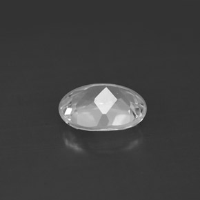 1.54カラットの天然ホワイトトパーズ（8.1×6.1 mm・オーバルカット）