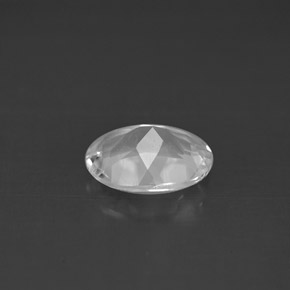1.48カラットの天然ホワイトトパーズ（8.2×6.2 mm・オーバルカット）