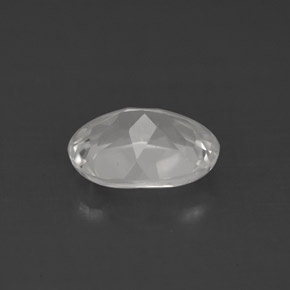 1.57カラットの天然ホワイトトパーズ（8.3×6.2 mm・オーバルカット）