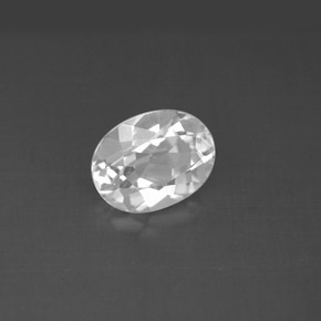1.60カラットの天然ホワイトトパーズ（8.2×6.2 mm・オーバルカット）