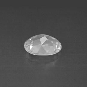 1.60カラットの天然ホワイトトパーズ（8.2×6.2 mm・オーバルカット）