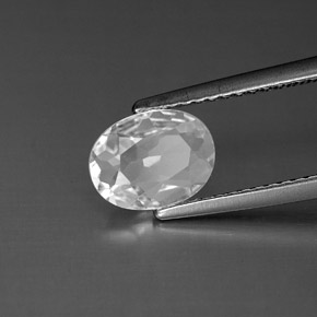 1.21カラットの天然ホワイトトパーズ（8.1×6.1 mm・オーバルカット）