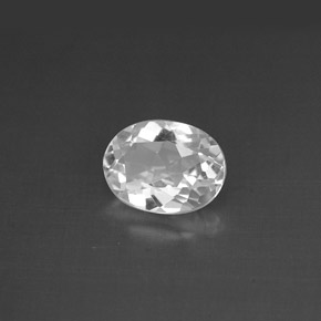 1.48カラットの天然ホワイトトパーズ（8×6 mm・オーバルカット）