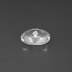 1.48カラットの天然ホワイトトパーズ（8×6 mm・オーバルカット）