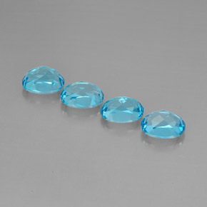 カラットの天然スイスブルートパーズ（9.2×7.1 mm・オーバルカット）