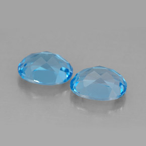 カラットの天然スイスブルートパーズ（9×7 mm・オーバルカット）
