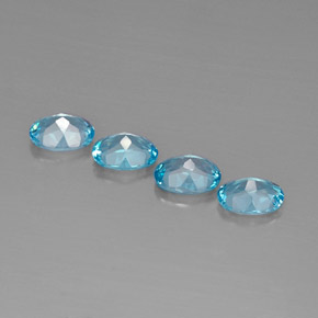 カラットの天然スイスブルートパーズ（8×6.1 mm・オーバルカット）