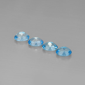 カラットの天然スイスブルートパーズ（7.9×6 mm・オーバルカット）