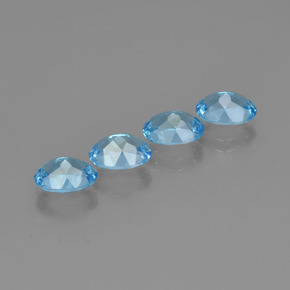 カラットの天然スカイブルートパーズ（7.9×6 mm・オーバルカット）