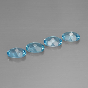 カラットの天然スイスブルートパーズ（8.1×6.1 mm・オーバルカット）