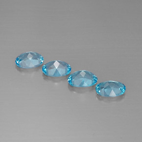 カラットの天然スイスブルートパーズ（8×6 mm・オーバルカット）