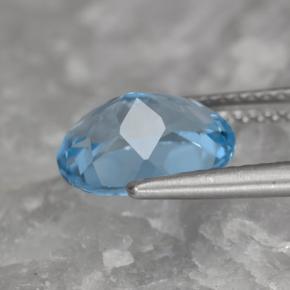 3.32カラットの天然スイスブルートパーズ（10.1×8.1 mm・オーバルカット）