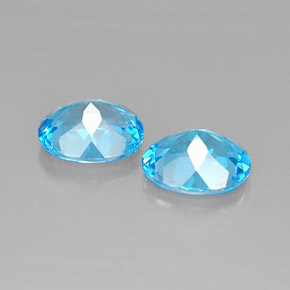 カラットの天然スイスブルートパーズ（10.3×8.3 mm・オーバルカット）