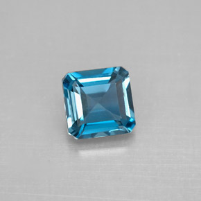 1.33カラットの天然ロンドンブルートパーズ（6.1×6.1 mm・エメラルドカット）