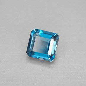 1.33カラットの天然ロンドンブルートパーズ（6.1×6.1 mm・エメラルドカット）
