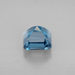 1.64カラットの天然ロンドンブルートパーズ（6.1×6 mm・エメラルドカット）