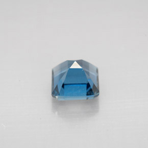 1.67カラットの天然ロンドンブルートパーズ（6.1×6.1 mm・エメラルドカット）