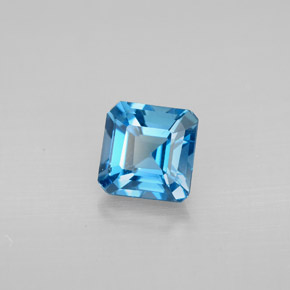 1.45カラットの天然ロンドンブルートパーズ（6×6 mm・エメラルドカット）