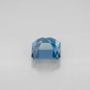 1.41カラットの天然ロンドンブルートパーズ（6×6 mm・エメラルドカット）