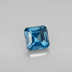 1.47カラットの天然ロンドンブルートパーズ（6.1×6 mm・エメラルドカット）