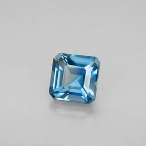 1.47カラットの天然ロンドンブルートパーズ（6.1×6 mm・エメラルドカット）