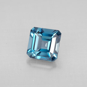 1.31カラットの天然ロンドンブルートパーズ（6×6 mm・エメラルドカット）