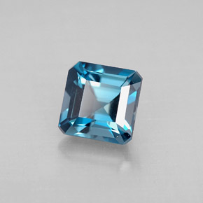 1.50カラットの天然ロンドンブルートパーズ（6×6 mm・エメラルドカット）