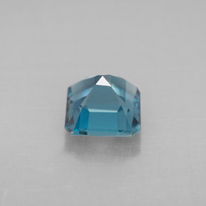 1.35カラットの天然ロンドンブルートパーズ（6.1×6 mm・エメラルドカット）